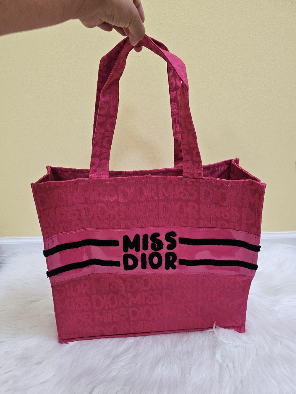 New Miss Dior Beauty Tote Bag Exclusive + matching makeup pouch - Picture 8 of 16